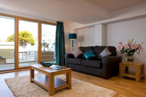 Fistral Beach Garden Apartment 3